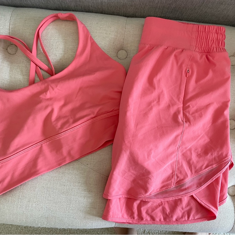 Lululemon hotty hot hot skirt size 6 and energy bra is size 8